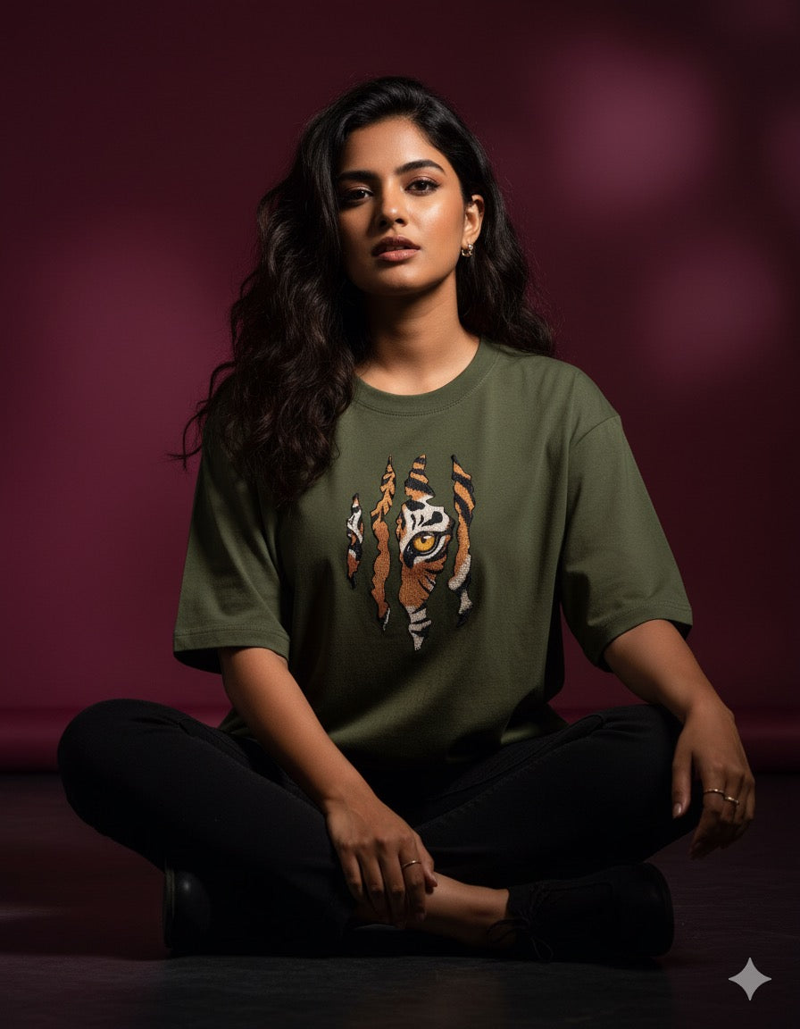 THE EYE OF TIGER Oversized TEE